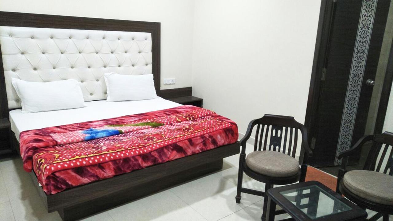 R.S Hotel & Restaurant Amritsar Bagian luar foto