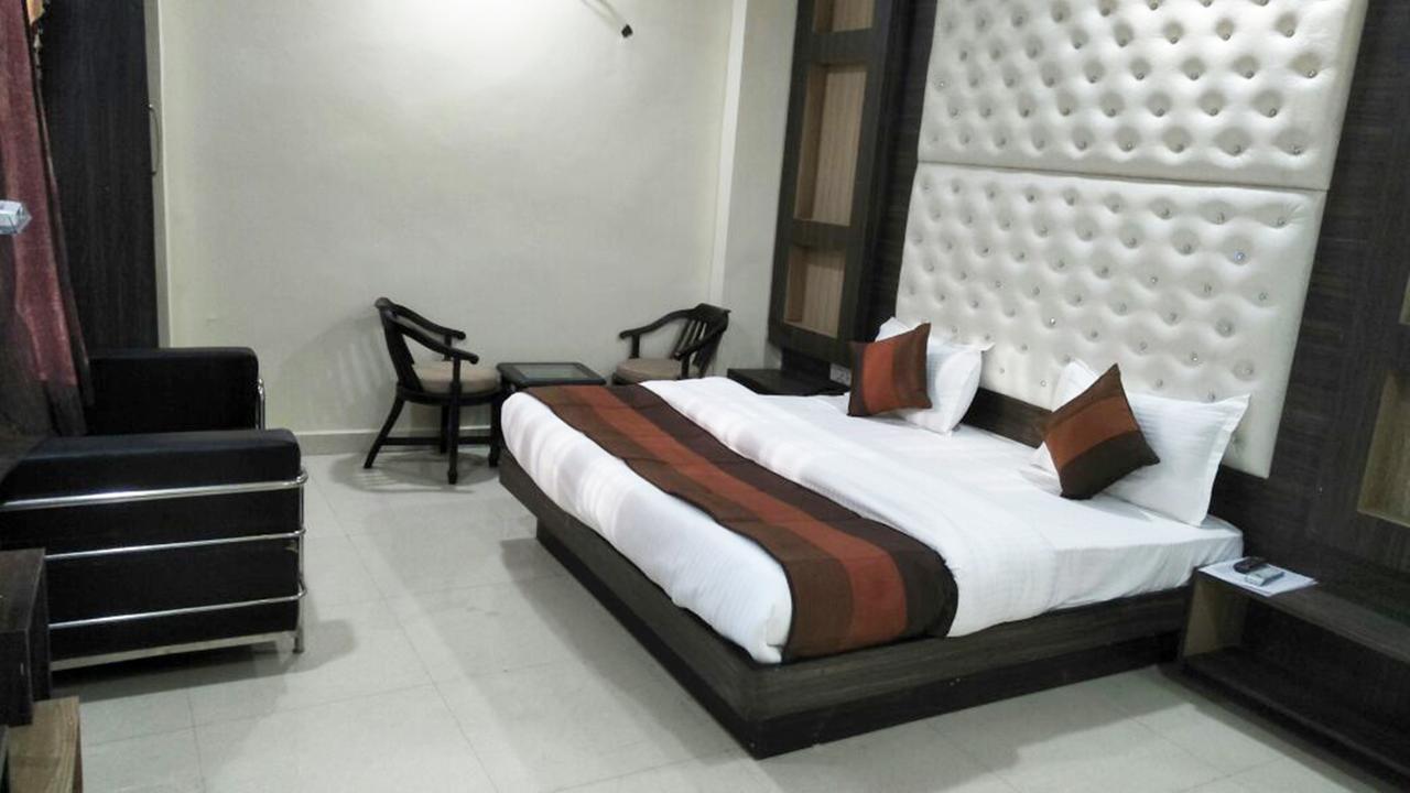 R.S Hotel & Restaurant Amritsar Bagian luar foto