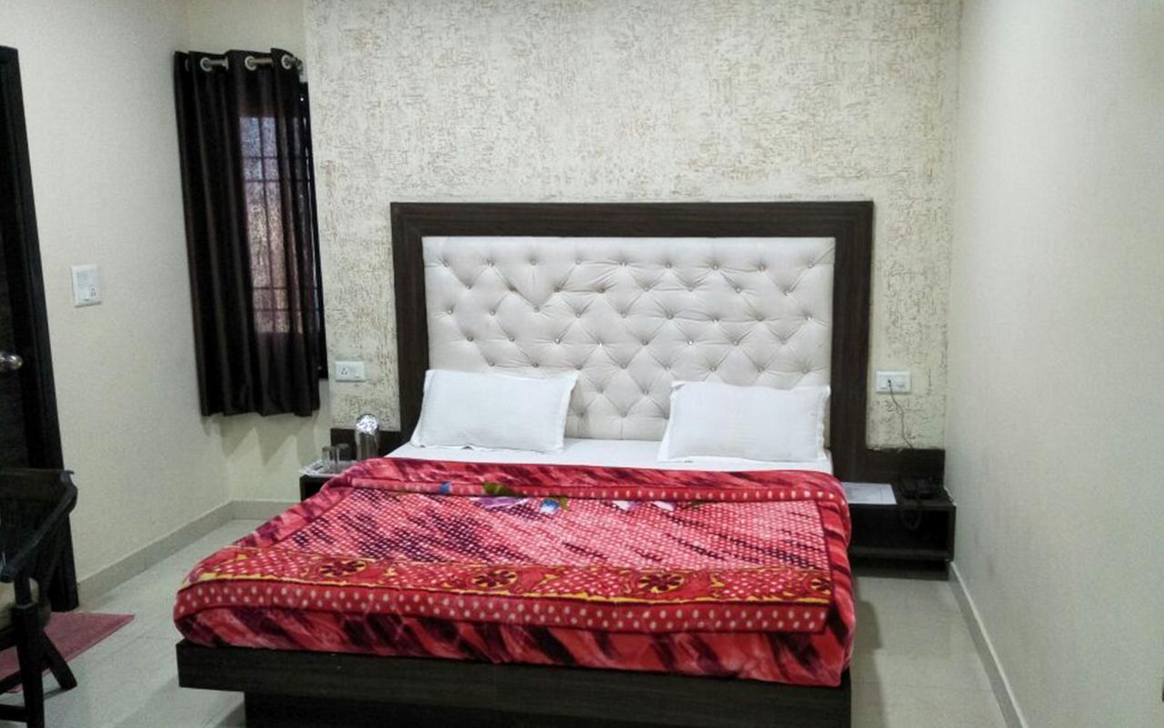 R.S Hotel & Restaurant Amritsar Bagian luar foto