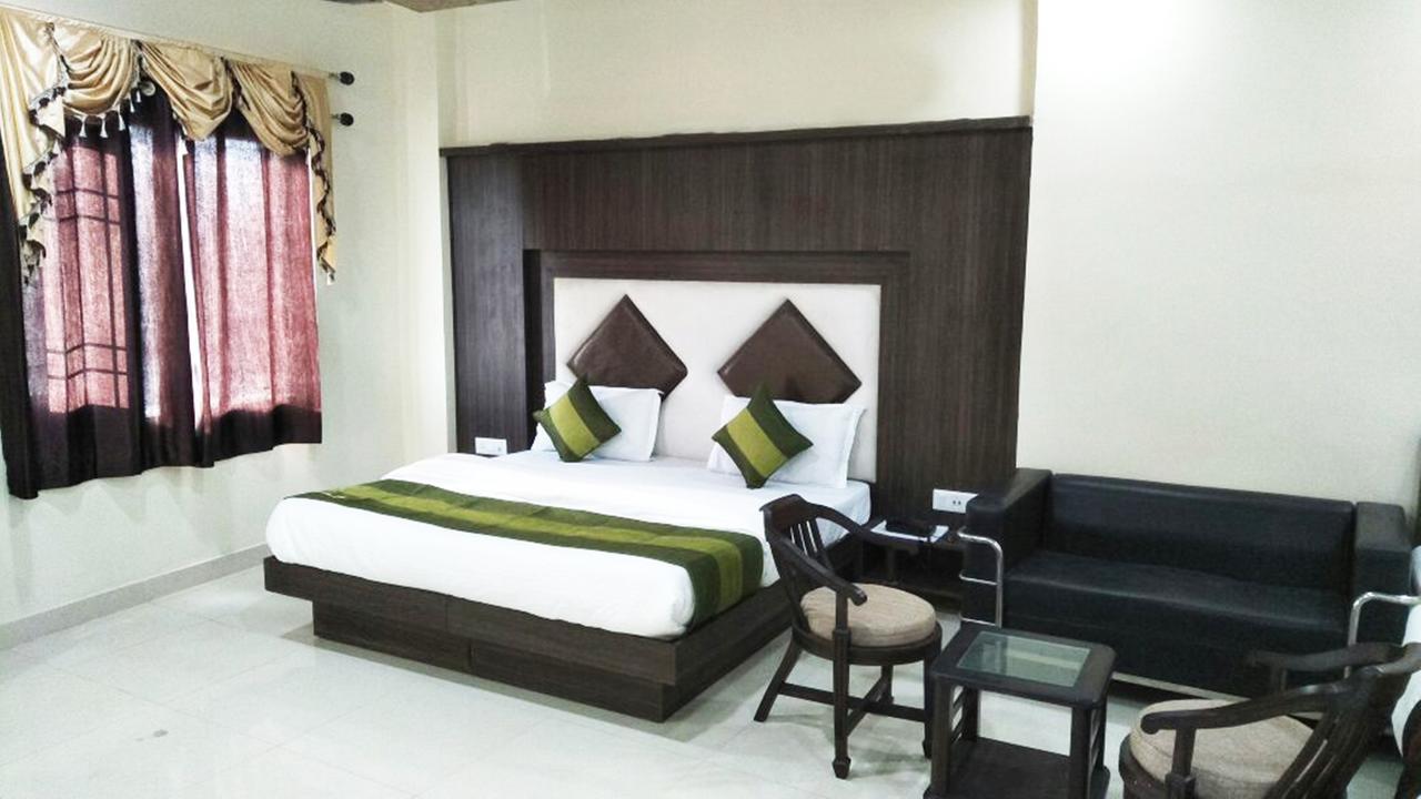 R.S Hotel & Restaurant Amritsar Bagian luar foto
