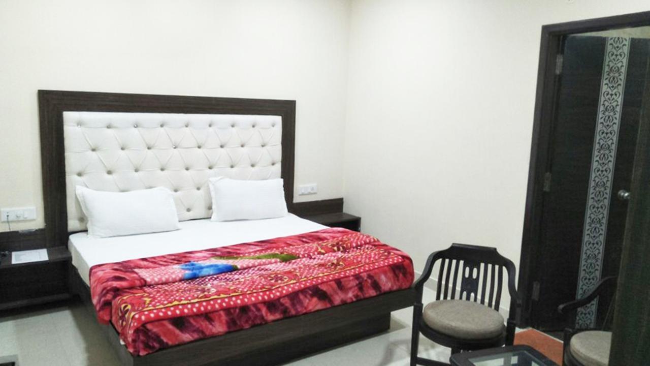 R.S Hotel & Restaurant Amritsar Bagian luar foto