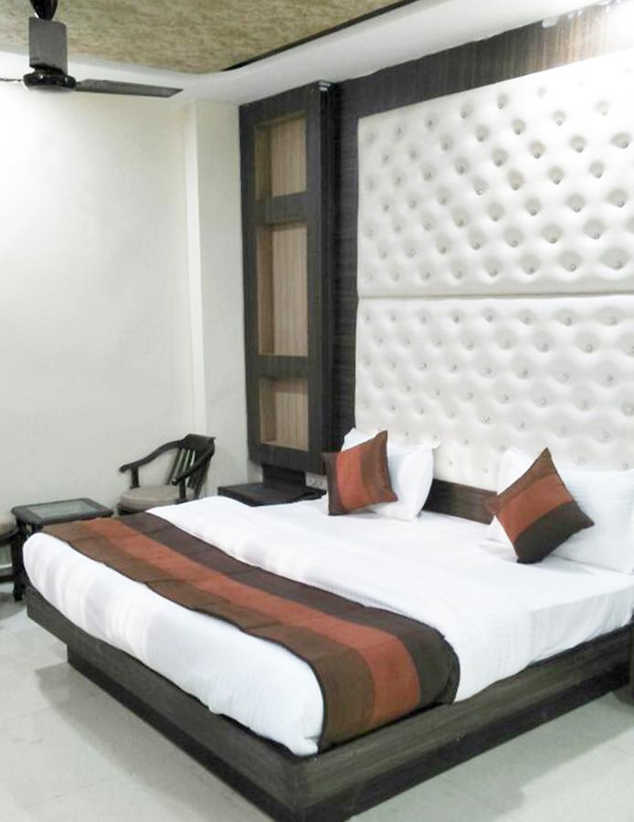 R.S Hotel & Restaurant Amritsar Bagian luar foto