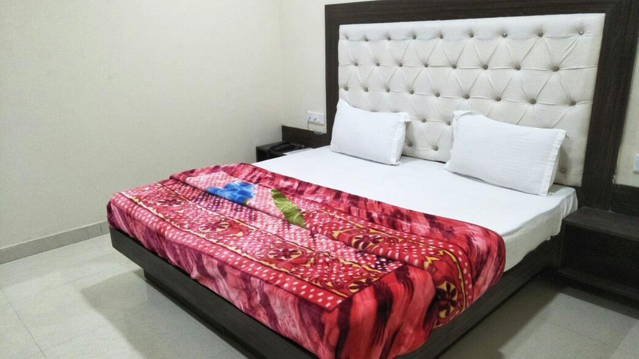 R.S Hotel & Restaurant Amritsar Bagian luar foto