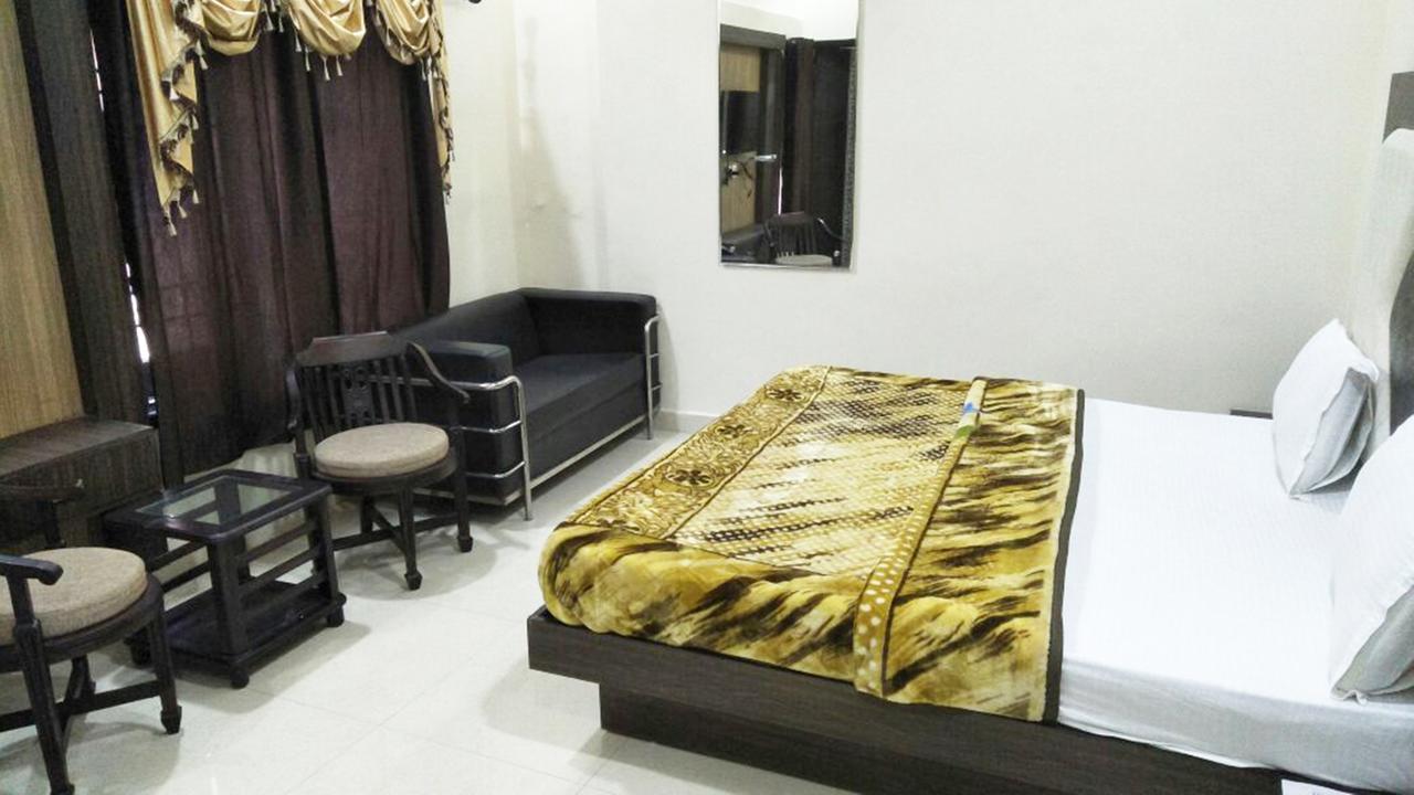 R.S Hotel & Restaurant Amritsar Bagian luar foto
