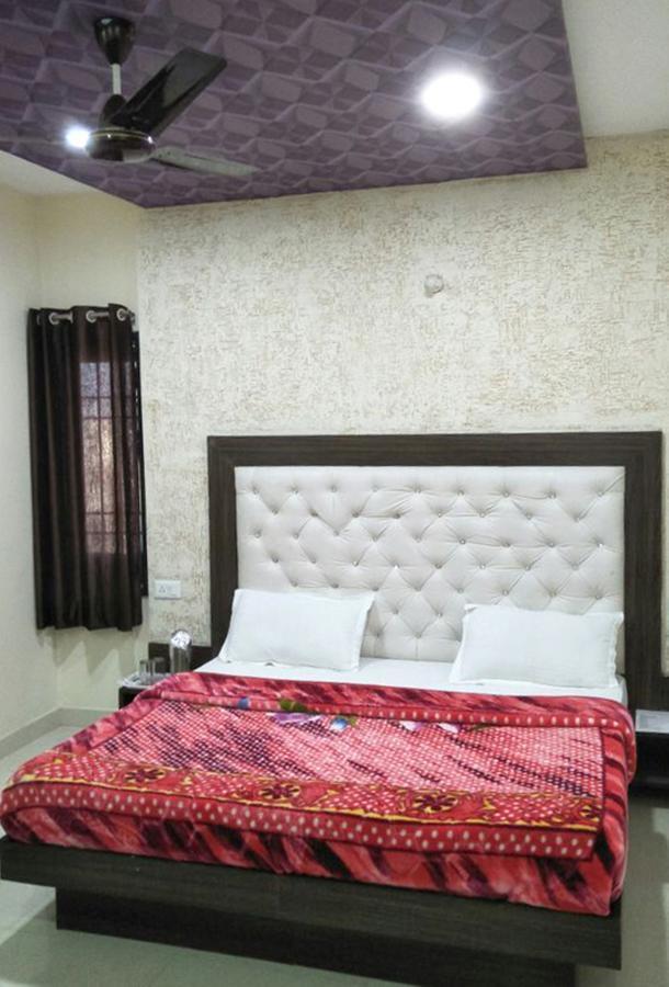 R.S Hotel & Restaurant Amritsar Bagian luar foto