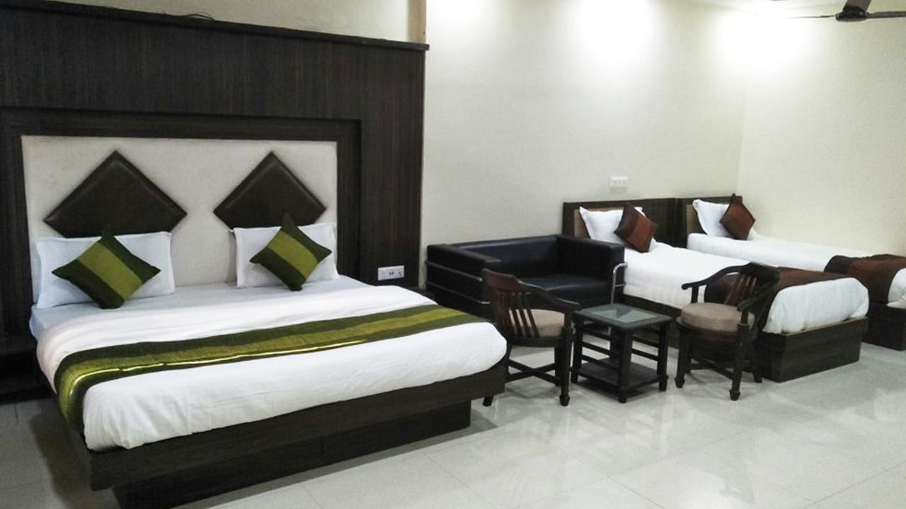 R.S Hotel & Restaurant Amritsar Bagian luar foto
